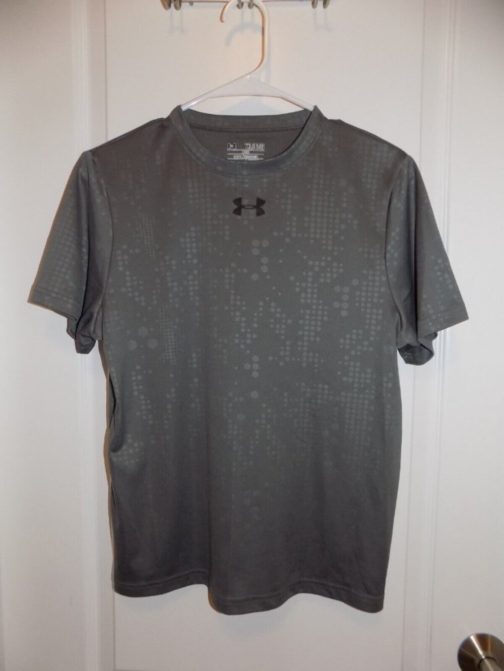 Boys UNDER ARMOUR Gray Print Performance Tshirt XL Youth Loose Fit